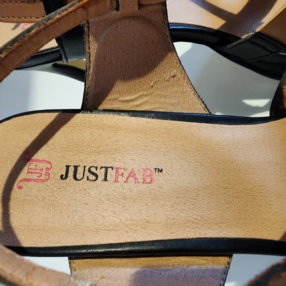 JustFab Black and Tan Sandles - Picture 5 of 6
